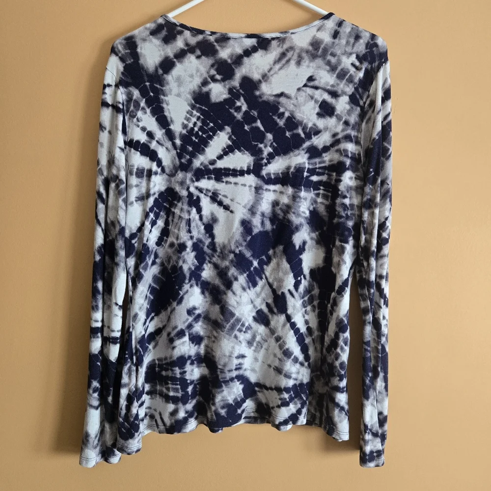 Rock & Republic Tie-Dye V-Neck Long Sleeve Top, L PTP=18" - Picture 4 of 4